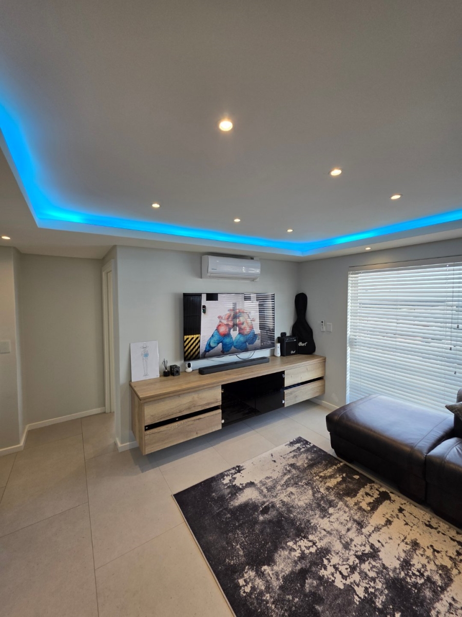 2 Bedroom Property for Sale in Lansdowne Western Cape